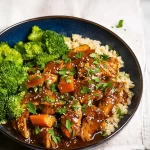 Healthy Chicken Crockpot Dinner: A Delicious Family Favorite 3 Healthy Chicken Crockpot Dinner Ingredients and Finished Dish