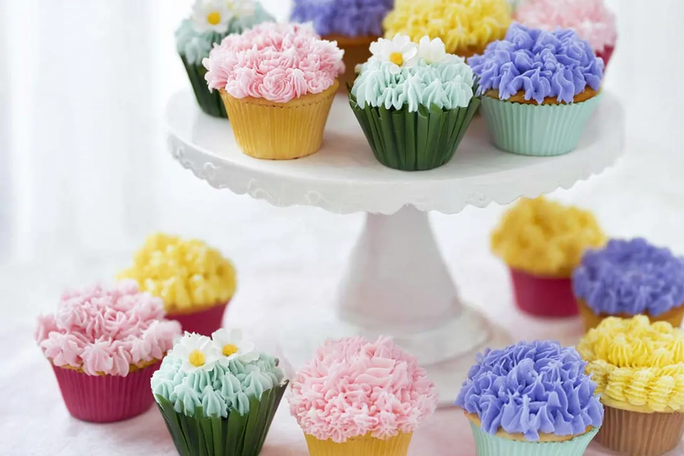 Spring Flower Cupcakes for Mom - Beautifully Decorated Treats