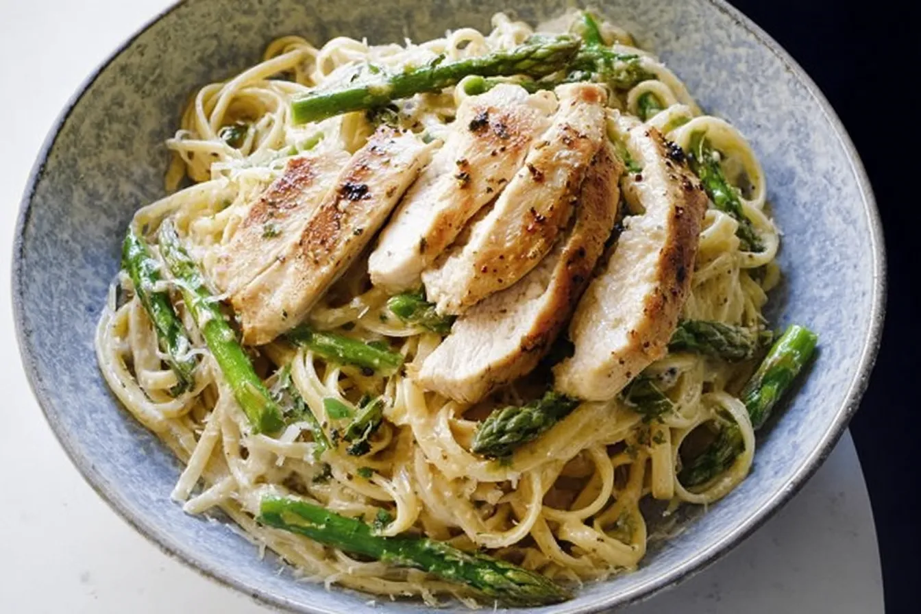 Creamy Chicken Asparagus Pasta: Comfort Food Made Easy 1 Creamy Chicken Asparagus Pasta Garnished with Fresh Herbs