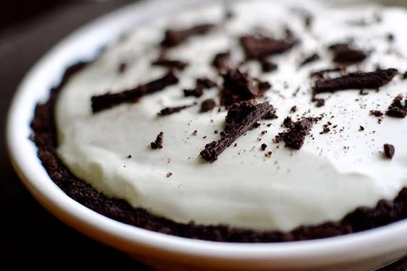 Grasshopper Pie: A Delightful Minty Dessert Experience Grasshopper Pie: Minty Chocolate Delight