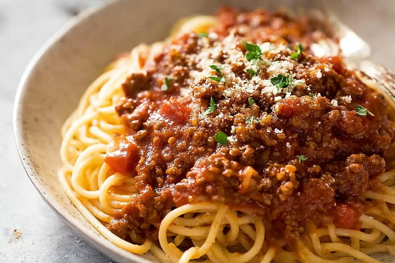 Spaghetti Bolognese: Discover the Ultimate Comfort Dish Spaghetti Bolognese Dish Ready to Serve