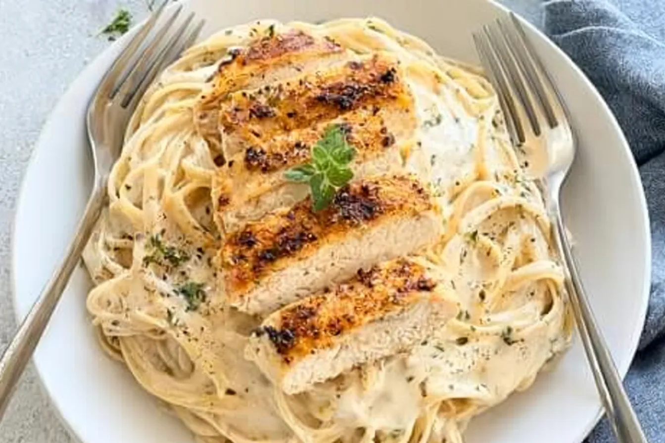 Creamy Chicken Alfredo Dish