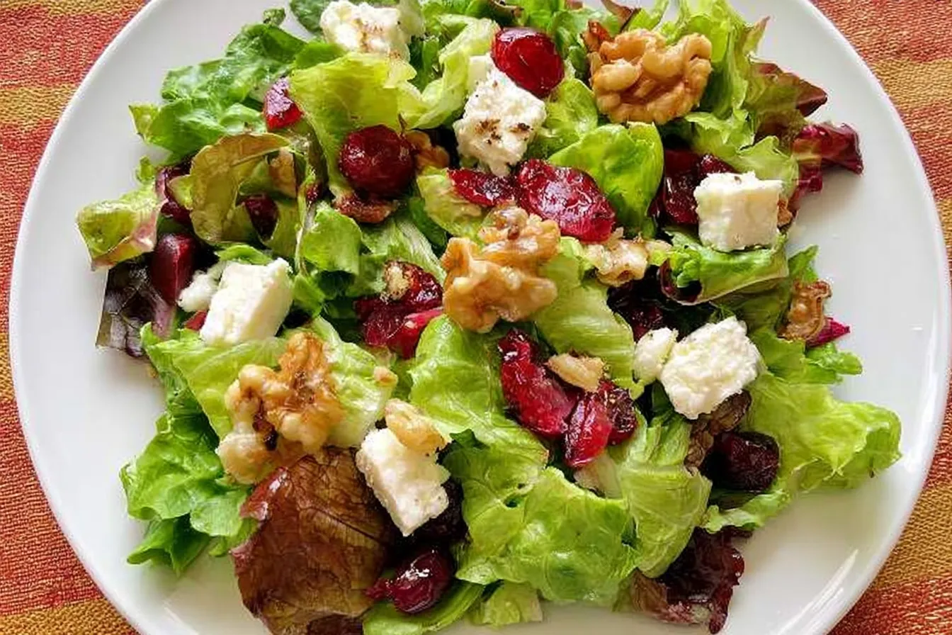 Cranberry Walnut Salad: A Colorful and Tasty Dish