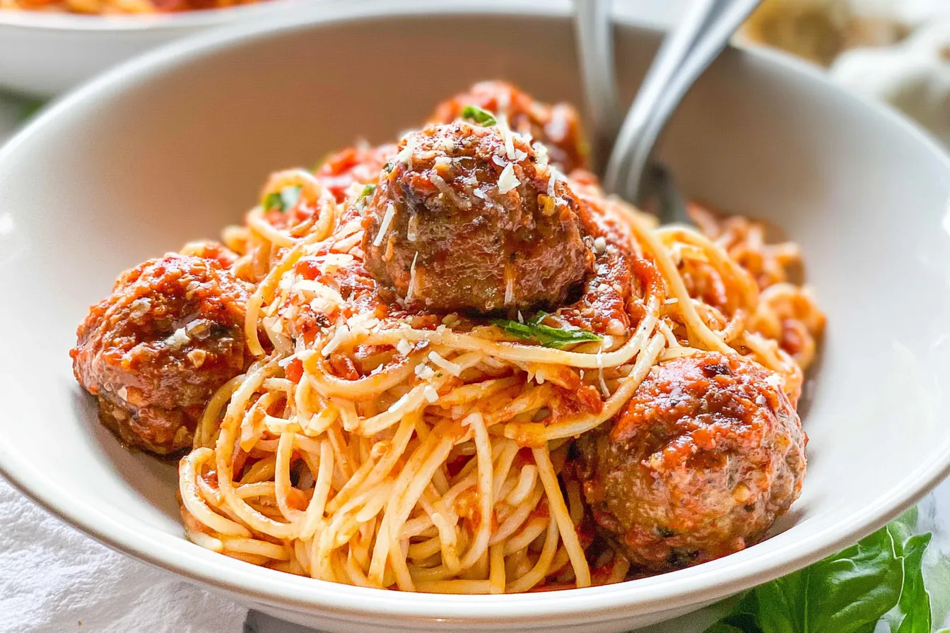 Spaghetti and Meatballs: The Ultimate Comfort Food 1 Delicious Spaghetti and Meatballs on a Plate